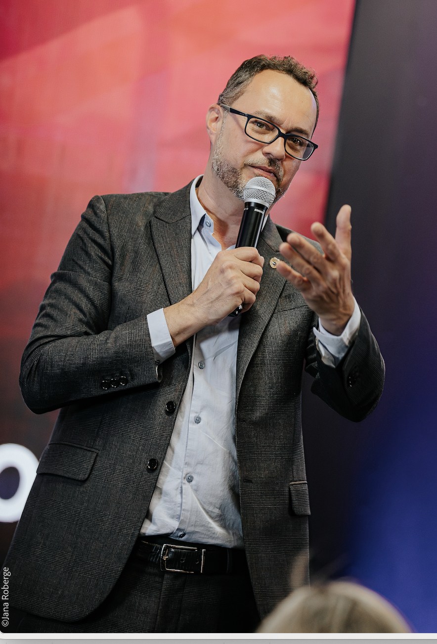 Leandro Marcondes no palco